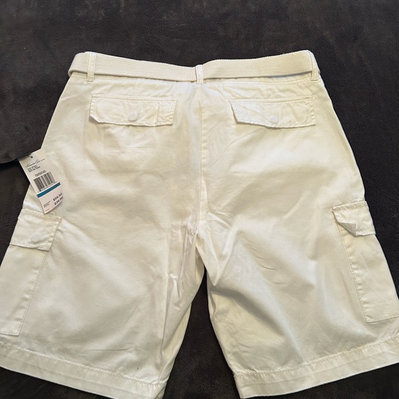Kenneth Cole stylish off-white cargo shorts. New with tags! - Picture 4 of 6